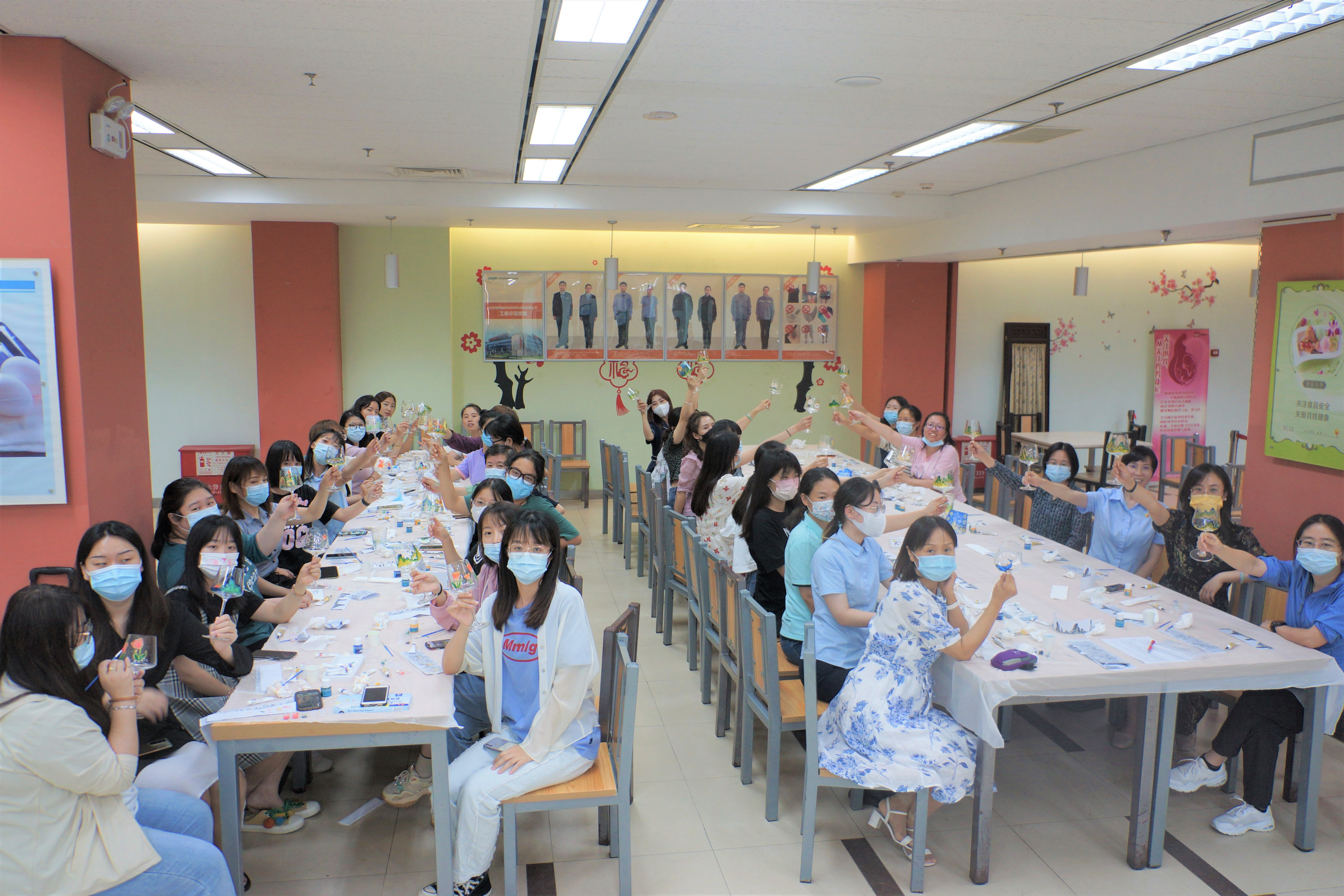 金隅通达女工委组织开展“彩绘玻璃” 创意手工活动