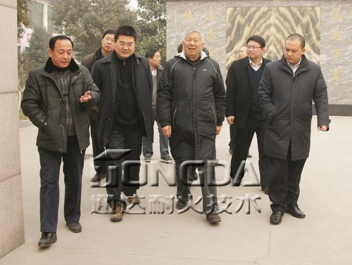 雷前治一行到金隅通达耐火考察调研